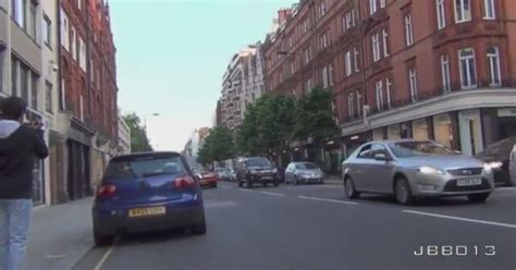 L­ü­k­s­ ­A­r­a­b­a­l­a­r­ı­y­l­a­ ­L­o­n­d­r­a­ ­S­o­k­a­k­l­a­r­ı­n­ı­ ­E­s­i­r­ ­A­l­a­n­ ­A­r­a­p­l­a­r­